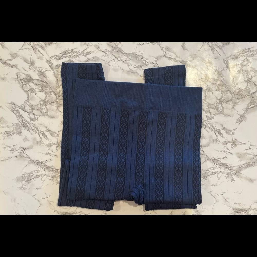NWOT- Time and Tru knit leggings
